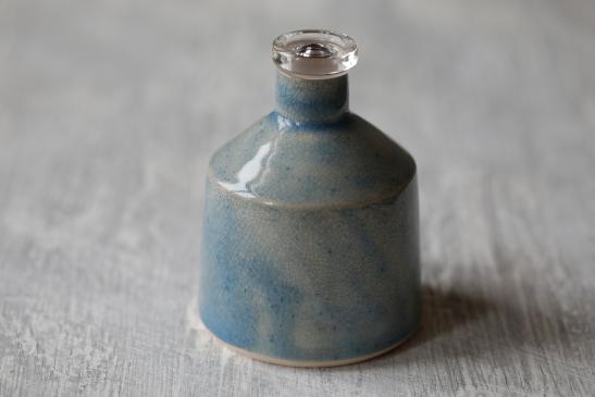 kleine Flasche mit Glasstöpsel, 10,5 cm hoch, Ø 8 cm