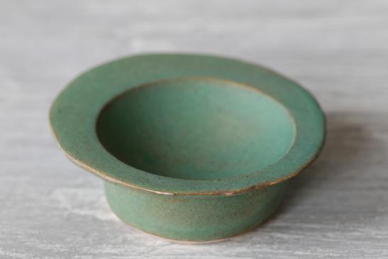 sehr kleine asymmetrische Schale, 3,2 cm hoch, Ø 10,2 cm